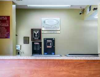 Lobby 2 Econo Lodge Airport