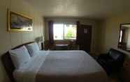 Bedroom 2 Value Lodge Economy Motel