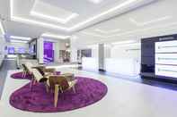 Lobby Hotel ILUNION Suites Madrid