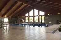 สระว่ายน้ำ FairBridge Inn & Suites in Thorp, WI