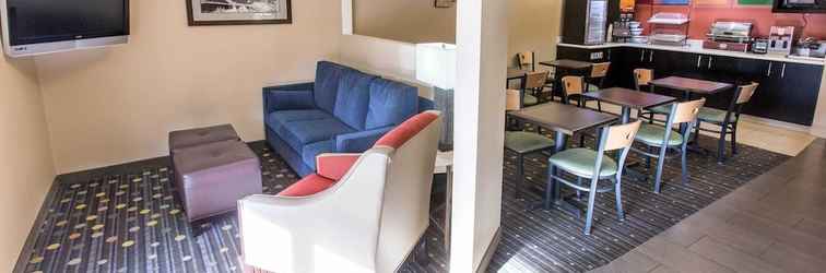 Lobi Comfort Inn Pittsburgh