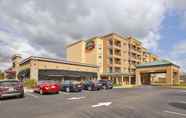 Exterior 2 Courtyard Somerset by Marriott