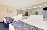 Bedroom 7 Microtel Inn & Suites by Wyndham Hagerstown