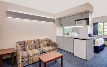 Bedroom 4 Microtel Inn & Suites by Wyndham Hagerstown