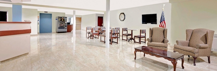 Lobby Microtel Inn & Suites by Wyndham Hagerstown