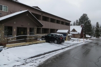 Common Space SureStay Plus Hotel by Best Western Mammoth Lakes