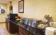 Restaurant 2 SureStay Hotel by Best Western East Brunswick