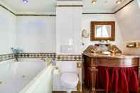 In-room Bathroom Villa Royale