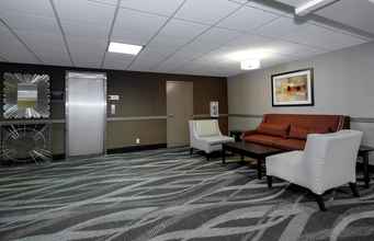 Lobby 4 Red Roof Inn & Suites Newburgh – Stewart Airport