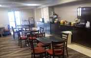 Restoran 2 Red Roof Inn & Suites Newburgh – Stewart Airport