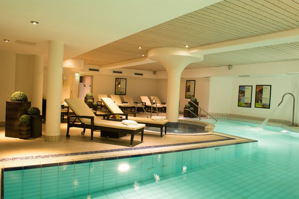 Swimming Pool Lindner Hotel Sylt