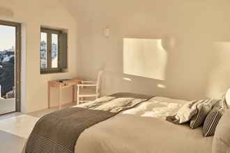 Kamar Tidur 4 Katikies Chromata Santorini - The Leading Hotels of the World