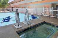 Swimming Pool Red Roof Inn & Suites Irving – DFW Airport South