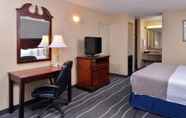 Bedroom 4 Red Roof Inn & Suites Irving – DFW Airport South