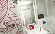 In-room Bathroom 6 Ibis Styles Paris Mairie de Clichy