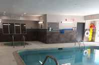 Swimming Pool Country Inn & Suites by Radisson, Novi, MI