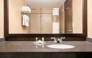 In-room Bathroom 7 Days Inn by Wyndham Calgary Northwest