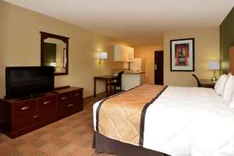 Bedroom 4 Extended Stay America Suites Detroit Dearborn