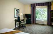 Bedroom 5 Plaza Inn & Suites at Ashland Creek