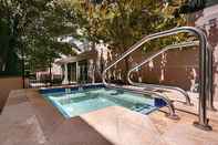 Swimming Pool Best Western Coyote Point Inn