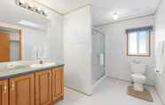 In-room Bathroom 2 SureStay Hotel by Best Western Rossland Red Mountain