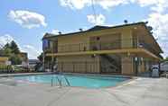 Swimming Pool 7 Motel 6 Oshkosh, WI