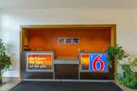 Lobby Motel 6 Baraboo, WI - Lake Delton