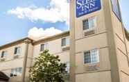 Bangunan 4 Sleep Inn & Suites Lake of the Ozarks