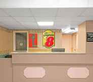 Lobby 4 Super 8 by Wyndham Wapakoneta