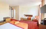 Bedroom 6 Le Grand Hotel de Normandie