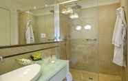 Toilet Kamar 5 Villa Athena Resort