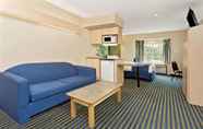 Common Space 3 Microtel Inn & Suites by Wyndham Florence/Cincinnati Airport