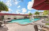 Kolam Renang 7 Ramada by Wyndham Miami Springs/Miami International Airport