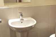 Toilet Kamar Hotel 65