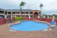 Swimming Pool Americas Best Value Inn & Suites San Benito