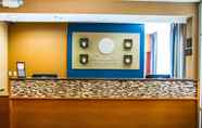 Lobi 5 Comfort Inn & Suites Orlando North