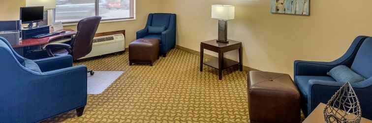 Lobby Comfort Inn Red Horse Frederick