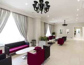 Lobi 2 London House Hotel