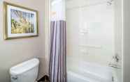 Phòng tắm bên trong 2 La Quinta Inn & Suites by Wyndham Atlanta Stockbridge