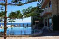 Swimming Pool Hotel La Playa Blanca