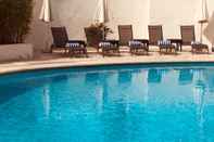 Swimming Pool Radisson Hotel Nice Airport