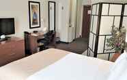 Bedroom 6 Days Inn by Wyndham Ottawa Airport