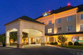 Exterior 4 Days Inn by Wyndham Ottawa Airport