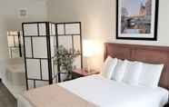 Bedroom 7 Days Inn by Wyndham Ottawa Airport