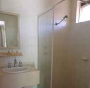 In-room Bathroom 3 Ibis Styles Kununurra