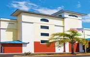 Bên ngoài 3 Econo Lodge