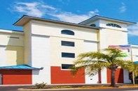 Bên ngoài Econo Lodge