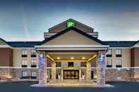 Exterior Holiday Inn Express & Suites - Interstate 380 at 33rd Avenue, an IHG Hotel