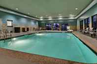 สระว่ายน้ำ Holiday Inn Express & Suites - Interstate 380 at 33rd Avenue, an IHG Hotel