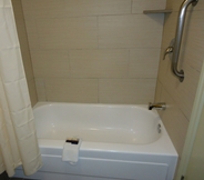 In-room Bathroom 5 Comfort Inn Chandler - Phoenix South I-10